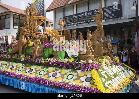 La Thaïlande, Chiang Mai, Chiang Mai Flower Festival Parade, chariot fixe, la décoration florale, sculptures, Banque D'Images