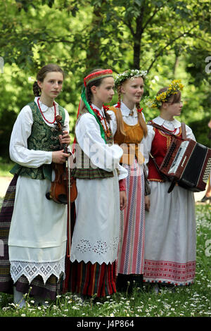 La Lituanie, Vilnius, Vieille Ville, folklore fête, girl, le groupe de musique, Banque D'Images