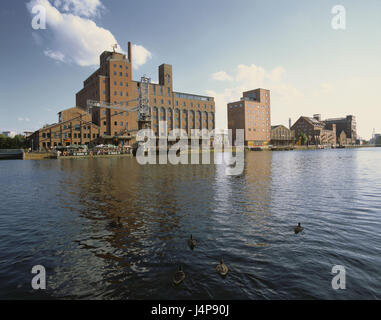 L'Allemagne, en Rhénanie du Nord-Westphalie, Duisburg, port d'intérieur, de la construction, de l'ancien robinet militaire moulin, zone de la dysenterie, de la ville, l'architecture, de la construction, de l'ancien bâtiment militaire, de la mémoire, appuyez sur moulin, restaurant, bar, Port, grue, grue portuaire, Banque D'Images