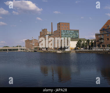 L'Allemagne, en Rhénanie du Nord-Westphalie, Duisburg, port d'intérieur, de la construction, de l'ancien robinet militaire moulin, zone de la dysenterie, de la ville, l'architecture, de la construction, de l'ancien bâtiment militaire, de la mémoire, appuyez sur moulin, restaurant, bar, Port, grue, grue portuaire, Banque D'Images