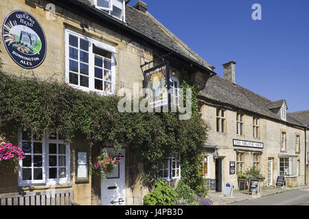 La Grande-Bretagne, l'Angleterre, Gloustershire, Cotswolds, Stow-on-the-Wold, pub, boutiques, Banque D'Images