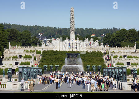 La Norvège, Oslo, Frognerpark Viegland, pièce jointe, les sculptures, les visiteurs, Banque D'Images