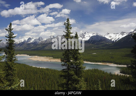 Lake, panorama, niveau, boisé, horizon, montagnes, ciel, bleu, nuages, le Canada, l'Alberta, des montagnes Rocheuses, dans la région de Kananaskis, parc provincial Peter Lougheed, Lowerlake, Banque D'Images