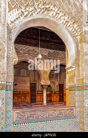 Fes, MAROC - 18 février 2017 : Madrasa Fès / photo montrant la magnifique Madras à Fez (Madrasa Bou Inania), Maroc Banque D'Images