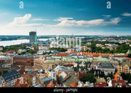 Riga, Lettonie - 1 juillet 2016 : Riga, Lettonie. La ville de Riga d'été. Haut de la vue sur la célèbre monument - la cathédrale de St James, ou la Cathédrale Basilique de St Banque D'Images