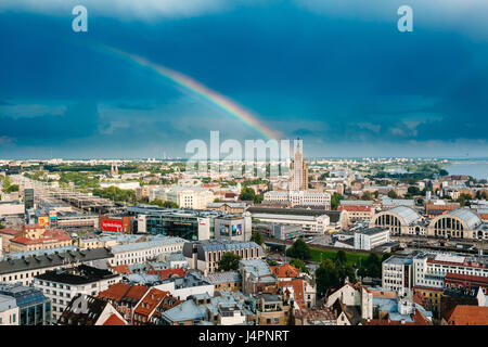 Riga, Lettonie - 1 juillet 2016 : Riga, Lettonie. Construction d'Académie des sciences de Lettonie, construit sur le modèle de Moscou 'Staline gratte-ciel'. Bureau et administ Banque D'Images