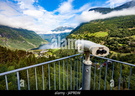 Fjord de Geiranger Lookout observation deck view point, belle nature de la Norvège. Il est situé à 15 kilomètres (9,3 mi) long branch off du Sunnylvsfjorden, wh Banque D'Images