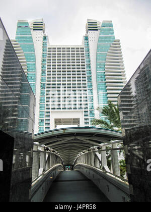 Hollywood, Etats-Unis - 15 juin 2012 : Diplomat Resort oceanfront hotel avec pont en Floride par Miami beach