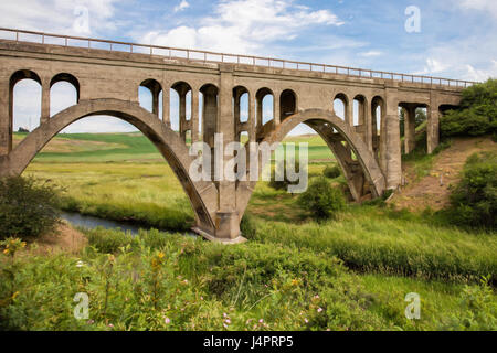 Pont de chemin de fer dans la région de Palouse Eastern Washington. Banque D'Images