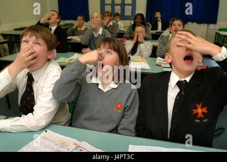 St.Mary Redcliffe & école de Temple, Bristol, où les élèves dans les cours d'allemand font semblant d'éternuer pour signaler les enseignants déclaration incorrecte. Banque D'Images