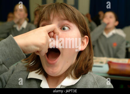 St.Mary Redcliffe & école de Temple, Bristol, où les élèves dans les cours d'allemand font semblant d'éternuer pour signaler les enseignants déclaration incorrecte. Banque D'Images