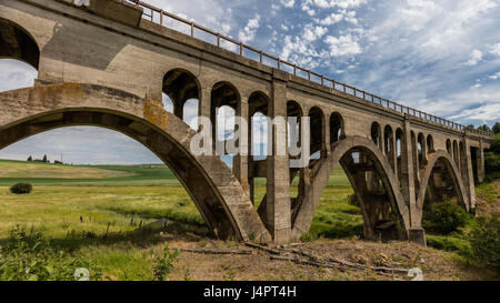 Pont de chemin de fer dans la région de Palouse Eastern Washington. Banque D'Images