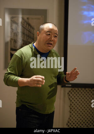 Tsuzuki Kyoichi, Japon artiste, photographe, auteur du livre de l'ami style Tokyo Galerie Mano le 26 octobre 2010 à Budapest, Hongrie. Banque D'Images