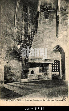 Tour de Constance fait référence à une tour historique en France, connue pour son importance architecturale et son utilisation comme salle des gardes dans le passé. Il est un important monument culturel et historique. Banque D'Images