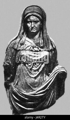 Un portrait ou une représentation intitulé 'Vestaline 32', mettant l'accent sur le sujet d'une vierge vestale, inspiré par les anciennes pratiques religieuses romaines. Banque D'Images