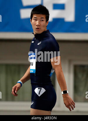 Shanghai, Chine. 13 mai, 2017. Yoshihide Kiryu du Japon quitte la piste après son faux départ pendant le 100 m de la finale 2017 de la Ligue de diamant de l'IAAF à Shanghai, la Chine orientale, le 13 mai 2017. Credit : Wang Lili/Xinhua/Alamy Live News Banque D'Images