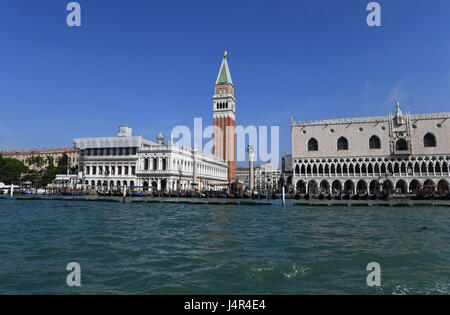 Venise, Italie. 13 mai, 2017. La Piazza San Marco peut être vu sous le plus beau soleil à Venise, Italie, 13 mai 2017. Photo : Felix Hörhager/dpa/Alamy Live News Banque D'Images