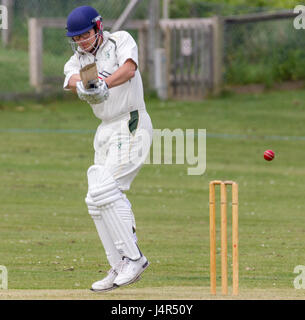 East Dean les terrains de jeu, East Sussex, Royaume-Uni. 13 mai, 2017. East Dean & Iken Cricket Club 1X1 vs Forest Row Cricket Club 1ère XI. Credit : Alan Fraser/Alamy Live News Banque D'Images