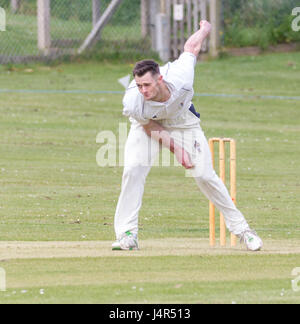 East Dean les terrains de jeu, East Sussex, Royaume-Uni. 13 mai, 2017. East Dean & Iken Cricket Club 1X1 vs Forest Row Cricket Club 1ère XI. Credit : Alan Fraser/Alamy Live News Banque D'Images