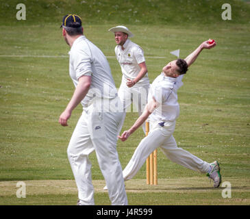 East Dean les terrains de jeu, East Sussex, Royaume-Uni. 13 mai, 2017. East Dean & Iken Cricket Club 1X1 vs Forest Row Cricket Club 1ère XI. Credit : Alan Fraser/Alamy Live News Banque D'Images