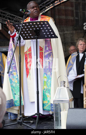 Hull, dans le Yorkshire, UK. 13 mai, 2017. Hull Minster faire jour par l'archevêque de New York. Crédit : Paul/Saripo Alamy Live News Banque D'Images