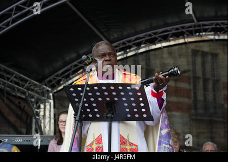 Hull, dans le Yorkshire, UK. 13 mai, 2017. Hull Minster faire jour par l'archevêque de New York. Crédit : Paul/Saripo Alamy Live News Banque D'Images