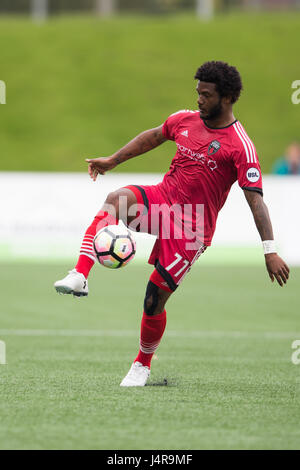 Ottawa, Canada. 13 mai, 2017. Ottawa Fury FC Michael Salazar (77) en action au cours de l'USL adéquation entre les Riverhounds de Pittsburgh et Ottawa Fury FC à la TD lieu à Ottawa, Canada. Daniel Lea/CSM/Alamy Live News Banque D'Images