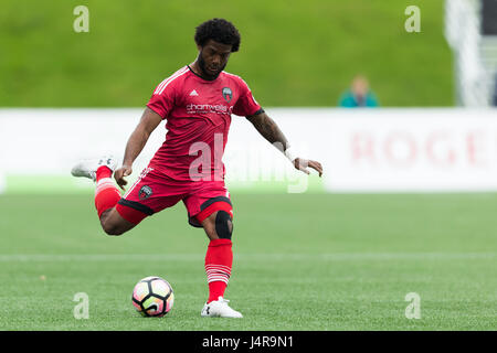 Ottawa, Canada. 13 mai, 2017. Ottawa Fury FC Michael Salazar (77) en action au cours de l'USL adéquation entre les Riverhounds de Pittsburgh et Ottawa Fury FC à la TD lieu à Ottawa, Canada. Daniel Lea/CSM/Alamy Live News Banque D'Images