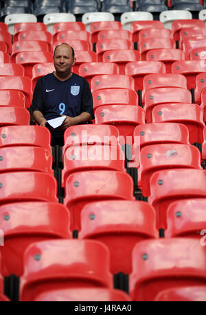 Londres, Royaume-Uni. 13 mai 2017, au stade de Wembley, Londres, Angleterre ; l'ETI Womens finale de la FA Cup, Manchester City contre Birmingham City ; un des premiers partisans prend sa place au stade de Wembley. © David Partridge / Alamy Live News Banque D'Images