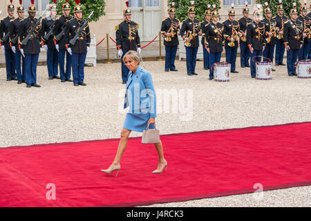 Paris, France. 14 mai, 2017. L'arrivée de Brigitte Macron, la nouvelle première dame. Emmanuel Macron inauguration comme le nouveau président à l'Elysée à Paris, France, le 14 mai 2017. Credit : Phanie/Alamy Live News Banque D'Images