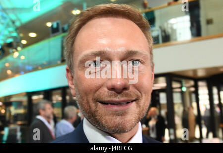 Düsseldorf, Allemagne. 14 mai, 2017. Christian Lindner, FDP premier candidat, sur la photo après l'élection d'État à Duesseldorf, Allemagne, 14 mai 2017. Photo : Boris Rössler/dpa/Alamy Live News Banque D'Images