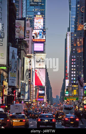 Les USA, New York, Times Square, 7e. Avenue, scène de rue, Banque D'Images