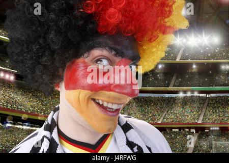 Fan de football, perruque, peinture faciale, Allemagne, jouer du visage, stade, foule de spectateurs, Banque D'Images