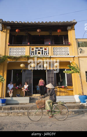 Vietnam, Hoi An, dans les cafés de la vieille ville, des cyclistes, le modèle ne libération, Banque D'Images