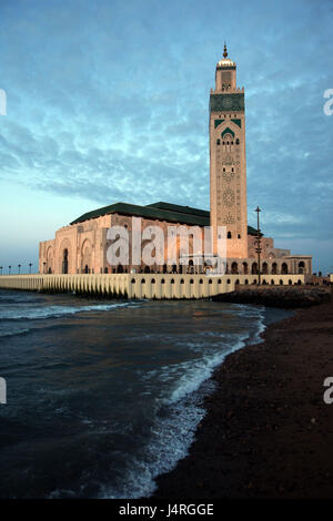 Maroc, Casablanca, ville, mosquée, minaret, mosquée HASSAN 2, plage, crépuscule, Banque D'Images