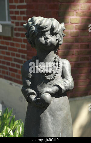 Allemagne, Meppen, vallée du lièvre, de l'Ems, Basse-Saxe, Meppen-Bokeloh, vieille école de Stolzenau, sculpteur Otto Pankok, sculpture, enfant, fille, fille de l'école, Banque D'Images