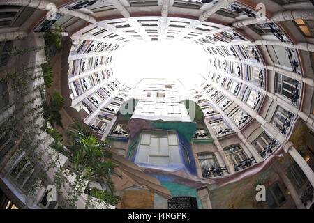 Casa Mila, cour intérieure, l'architecte Antoni Gaudi, Barcelone, Catalogne, Espagne, Banque D'Images