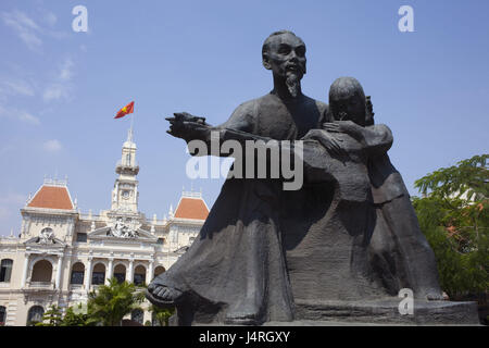 Vietnam, Ho Chi Minh City, Ho Chi Minh, l'hôtel de ville et statue Banque D'Images