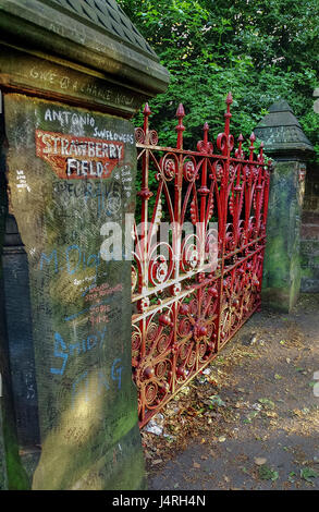 Les portes de champs de fraises à Liverpool. Rendu célèbre par les Beatles. Banque D'Images
