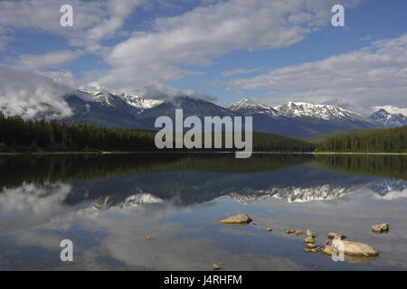 Lake, tranquillement, matin, tuning, Port Mirroring, boisé, horizon, montagnes, Canada, province, l'Alberta, Parc National de Jasper, Rocheuses, Patricia Lake, Banque D'Images