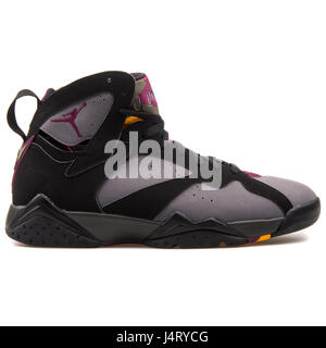 Nike Air Jordan 7 Retro noir graphite Sneakers - 304775-034 Banque D'Images