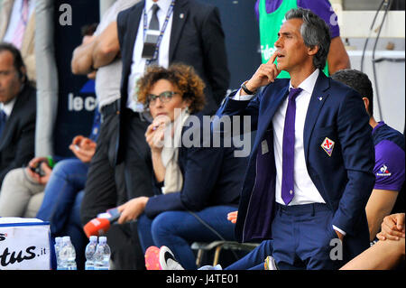 Florence, Italie. 13 mai, 2017. A.c.f. L'entraîneur-chef Fiorentina Paulo Sousa gestes au cours de la Serie A italienne match de foot entre A.c.f. La Fiorentina et S.S. Lazio au stade Artemio Franchi. Credit : Giacomo Morini/Pacific Press/Alamy Live News Banque D'Images