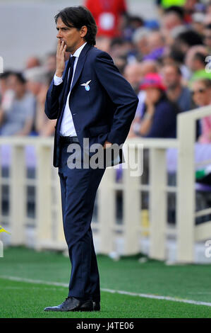 Florence, Italie. 13 mai, 2017. S.S Lazio entraîneur en chef Simone Inzaghi gestes au cours de la Serie A italienne match de foot entre A.c.f. La Fiorentina et S.S. Lazio au stade Artemio Franchi. Credit : Giacomo Morini/Pacific Press/Alamy Live News Banque D'Images