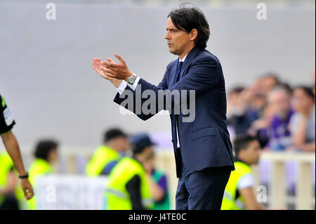 Florence, Italie. 13 mai, 2017. S.S Lazio entraîneur en chef Simone Inzaghi gestes au cours de la Serie A italienne match de foot entre A.c.f. La Fiorentina et S.S. Lazio au stade Artemio Franchi. Credit : Giacomo Morini/Pacific Press/Alamy Live News Banque D'Images