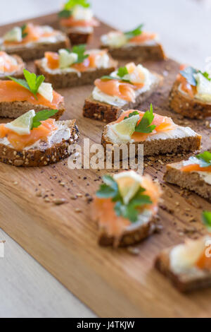 Apéritifs au saumon fumé Banque D'Images