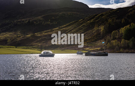 Bateaux ancrés à Laggan, Canal Calédonien, Highlands, Scotland, UK. Banque D'Images