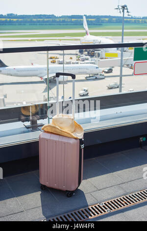 Valise à l'aéroport Banque D'Images