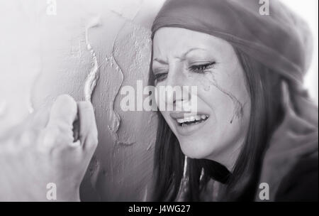 Femme pleurer. Photo en noir et blanc Banque D'Images