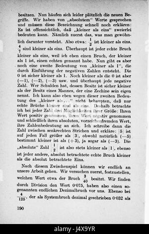 Cette image fait référence à une page du livre 'Vom Einmaleins zum Integral', qui se traduit par 'de la table de multiplication à l'intégrale'. Le livre couvre des concepts mathématiques allant de l'arithmétique de base au calcul avancé, fournissant une ressource pédagogique pour comprendre les principes mathématiques. Banque D'Images
