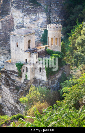 Colline historique castel dans Erice, Sicile .jpg Banque D'Images